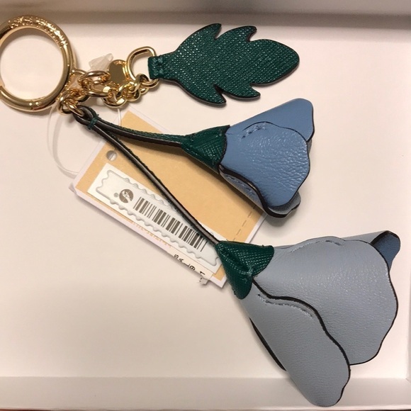 Michael Kors 💙 3D flower key fob leather charm - Picture 4 of 9